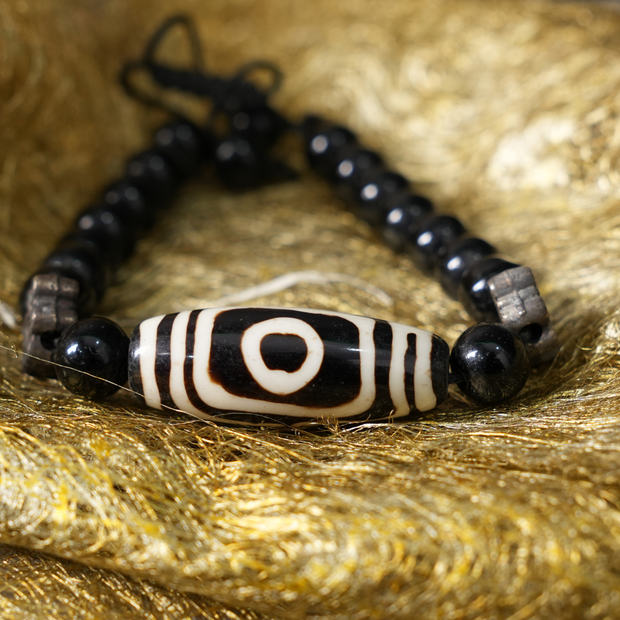 Tibetan Single Eye Dzi Bead Bracelet | Protection, Focus & Success Bracelet for Men & Women